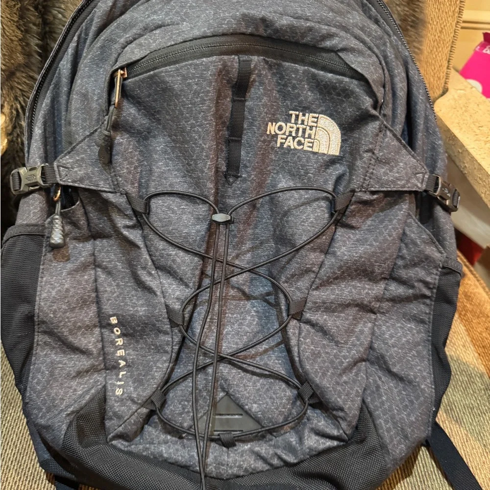 The North Face Black Backpack Rose Gold‎